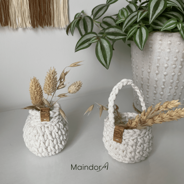 MaindorA - Les Mignonneries sont des mini créations, vases, paniers etc réalisées au crochet avec de la ficelle de 100 % coton recyclés.