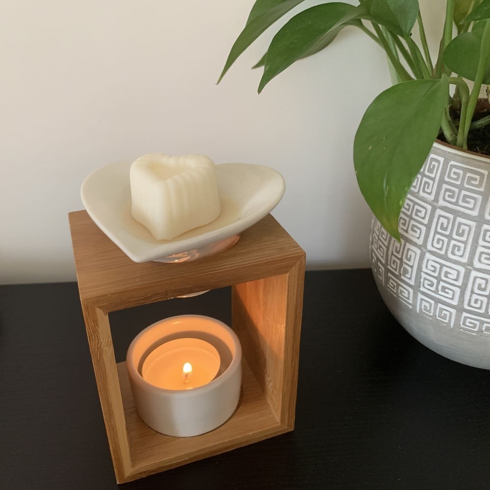 MaindorA-Ici un magnifique Vase presque sculpté dans la terre par la céramiste. Tous nos Vases Artisanaux sont confectionnés par différentes artisanes avec passion.