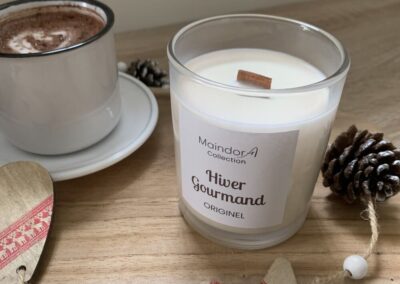 MaindorA- Collection ORIGINEL, bougie parfumée fait main senteur Hiver Gourmand ; ambiance chocolat chaud en automne-hiver, à l'approche de Noël.